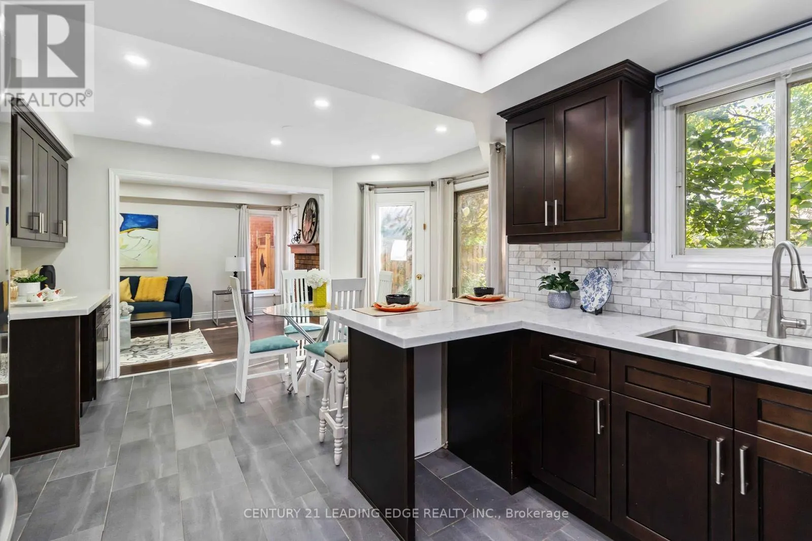 5201 CHAMPLAIN TRAIL