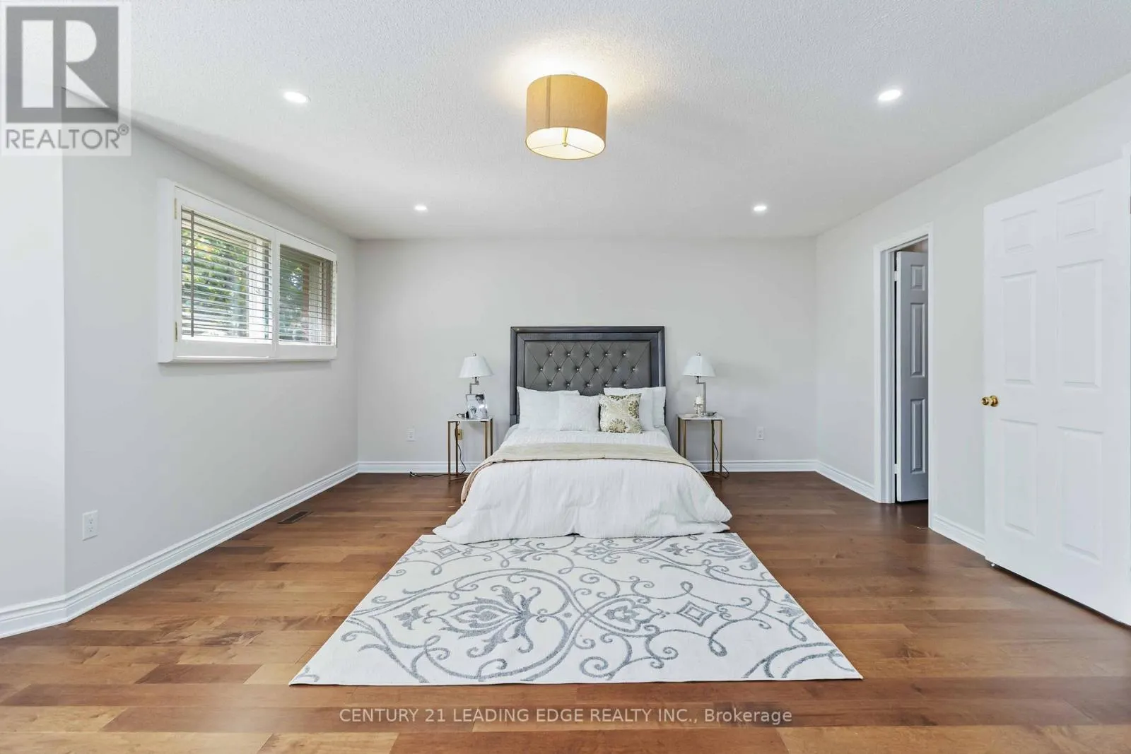 5201 CHAMPLAIN TRAIL