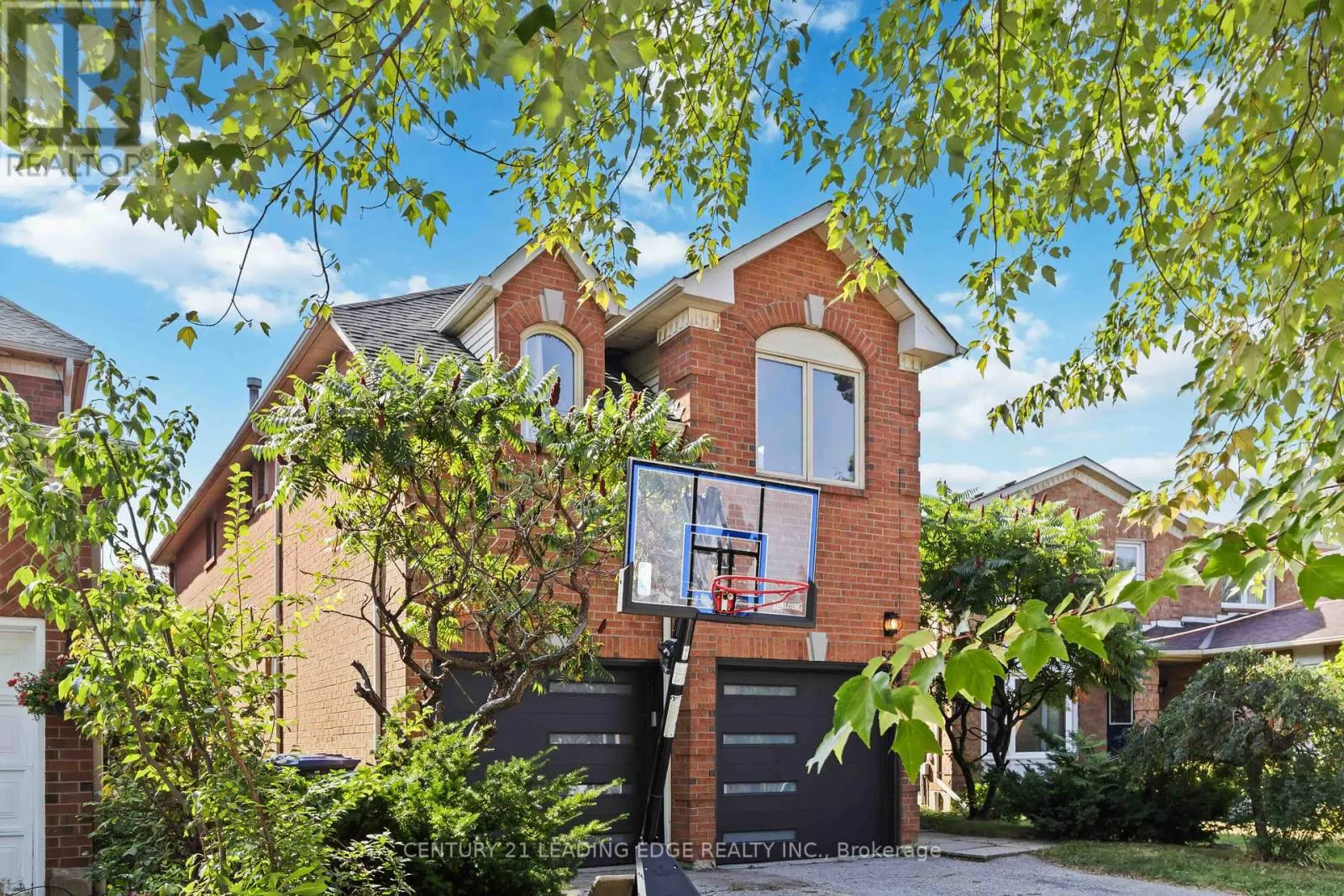 5201 CHAMPLAIN TRAIL