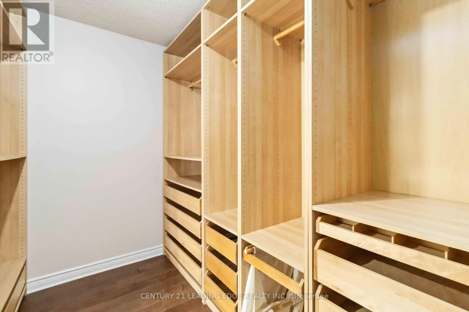 5201 CHAMPLAIN TRAIL