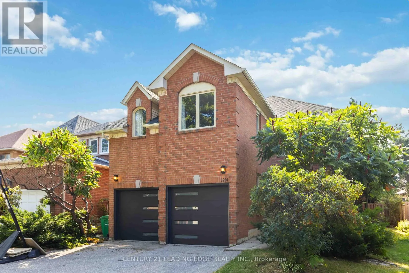 5201 CHAMPLAIN TRAIL
