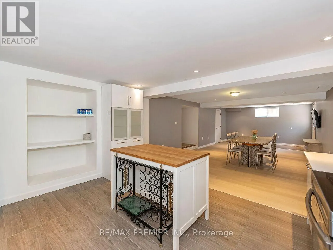 35 YORKDALE CRESCENT