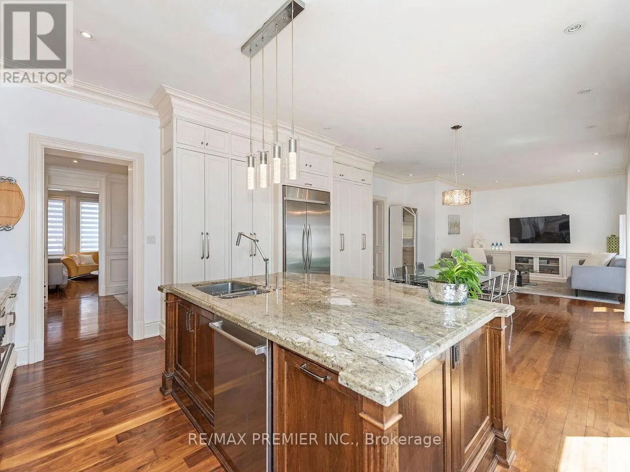 35 YORKDALE CRESCENT