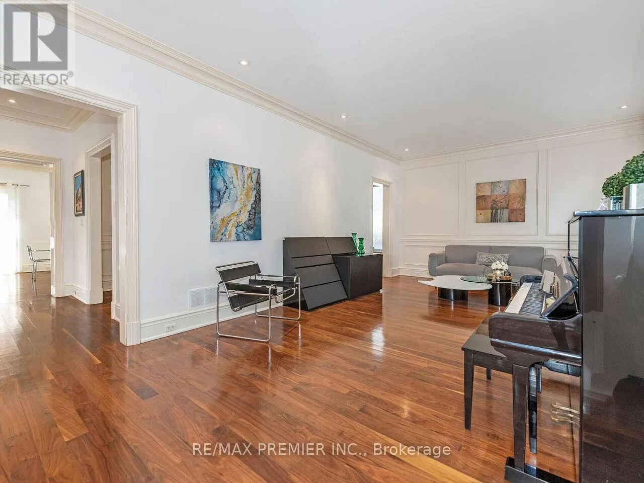35 YORKDALE CRESCENT