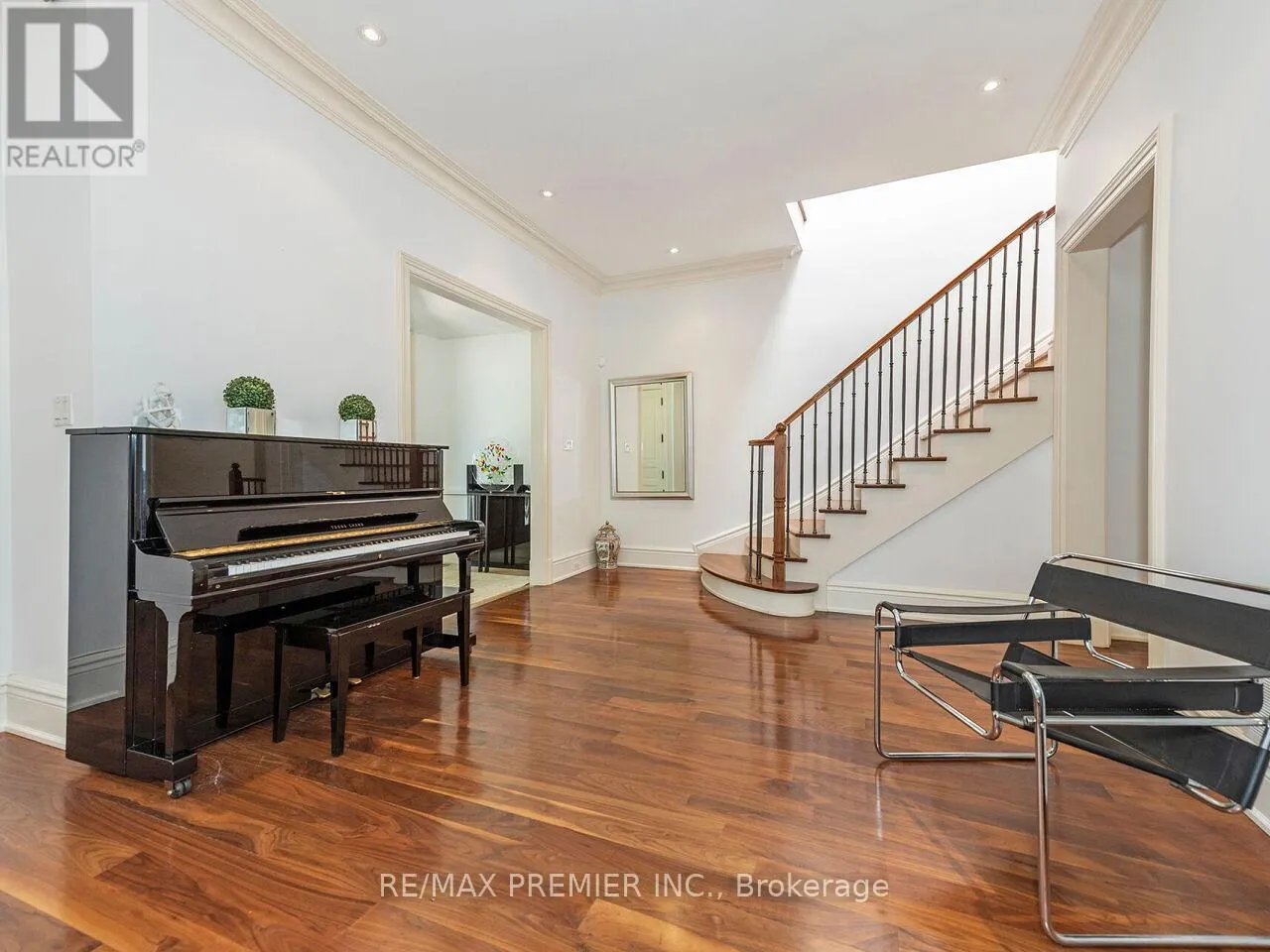 35 YORKDALE CRESCENT