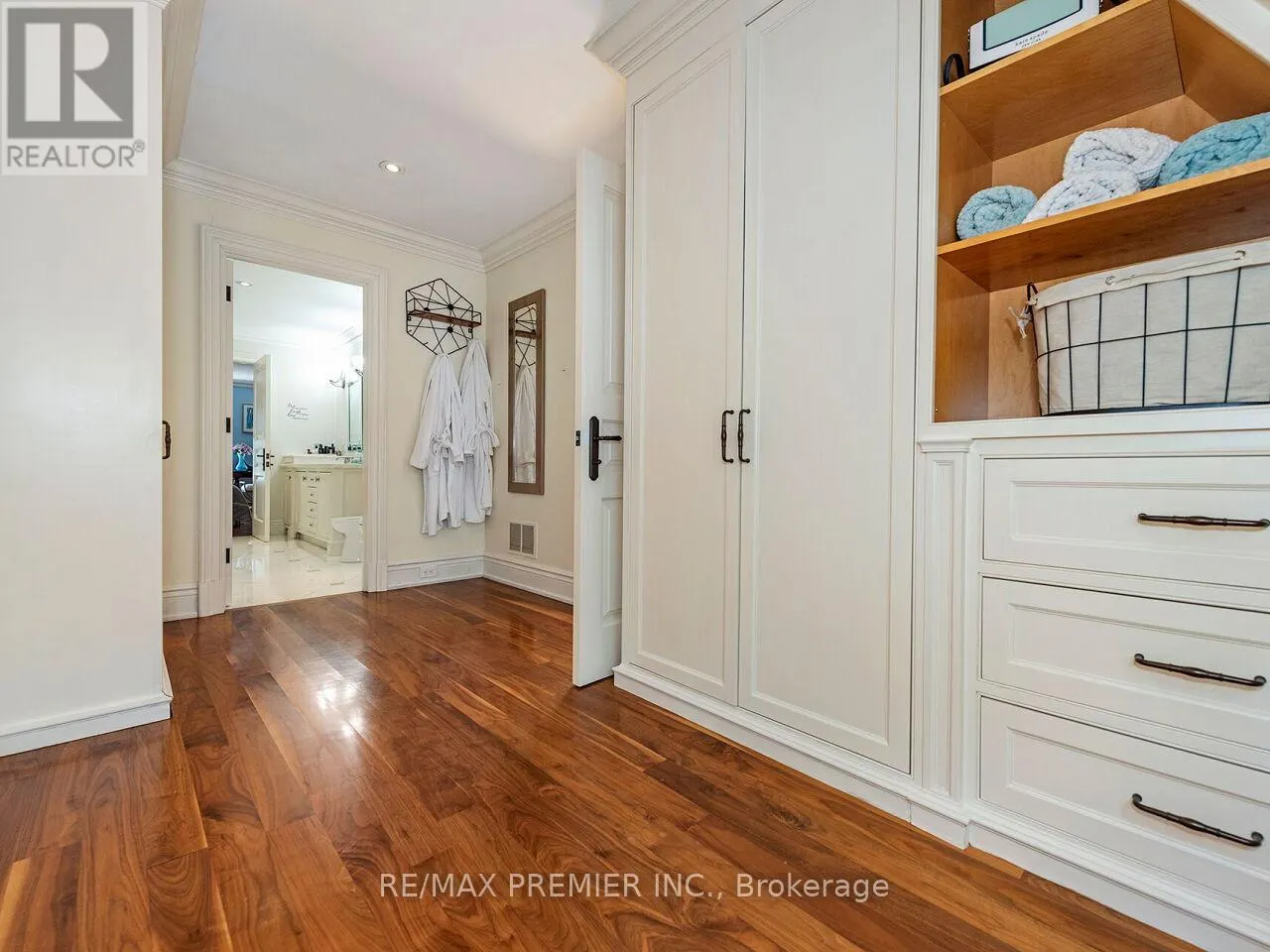 35 YORKDALE CRESCENT