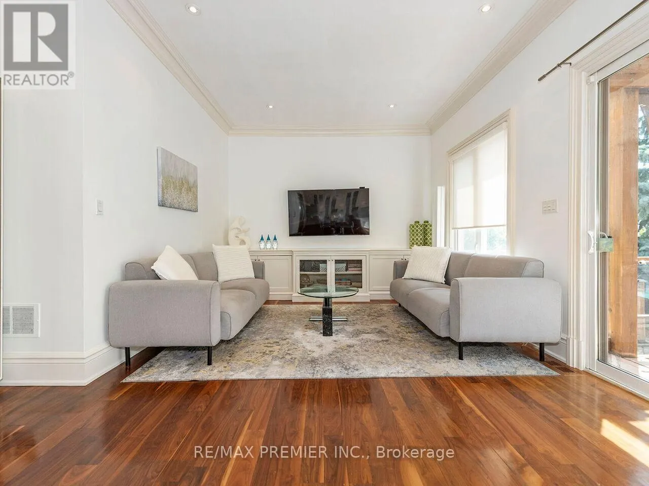 35 YORKDALE CRESCENT