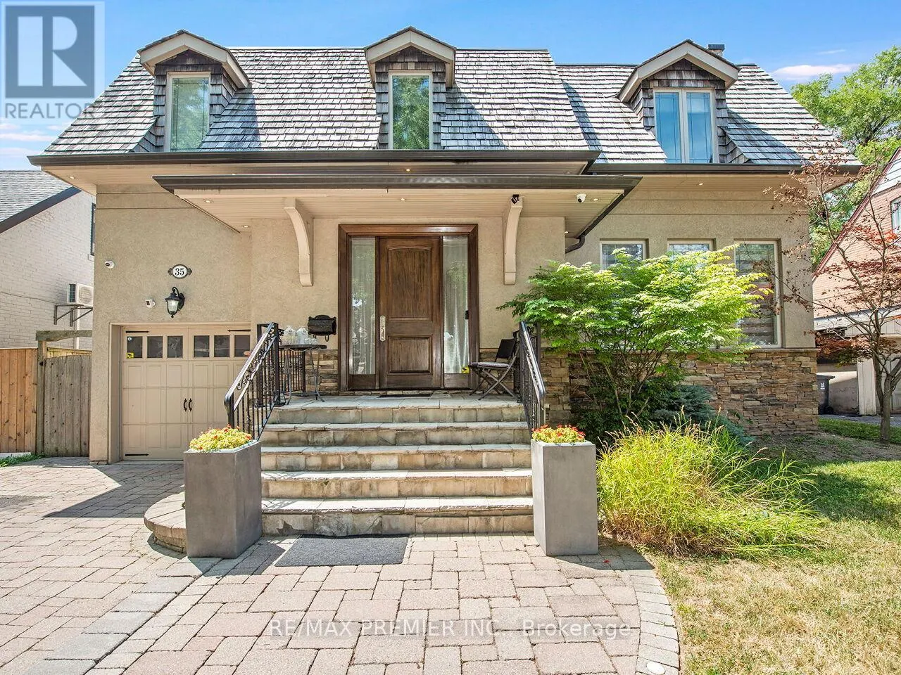 35 YORKDALE CRESCENT