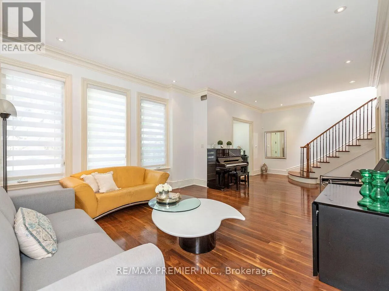 35 YORKDALE CRESCENT