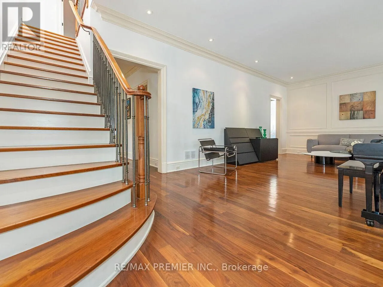 35 YORKDALE CRESCENT