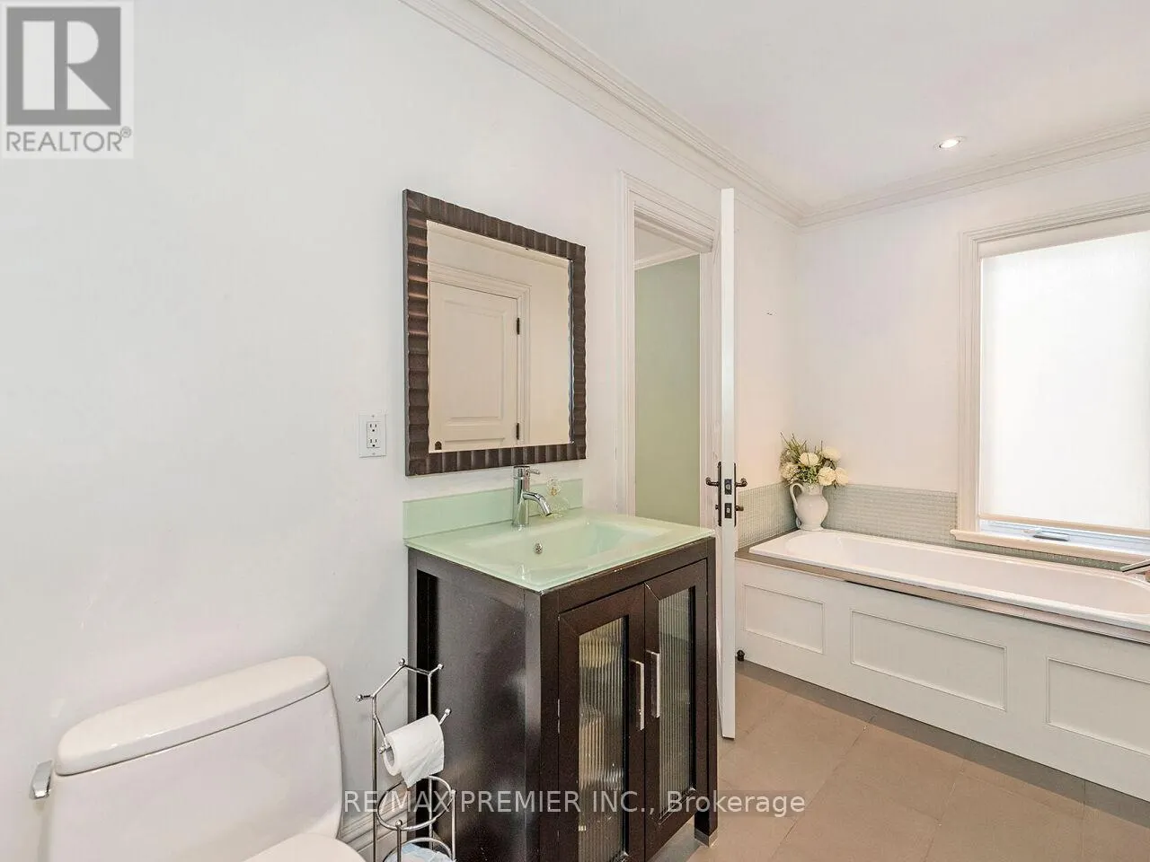 35 YORKDALE CRESCENT