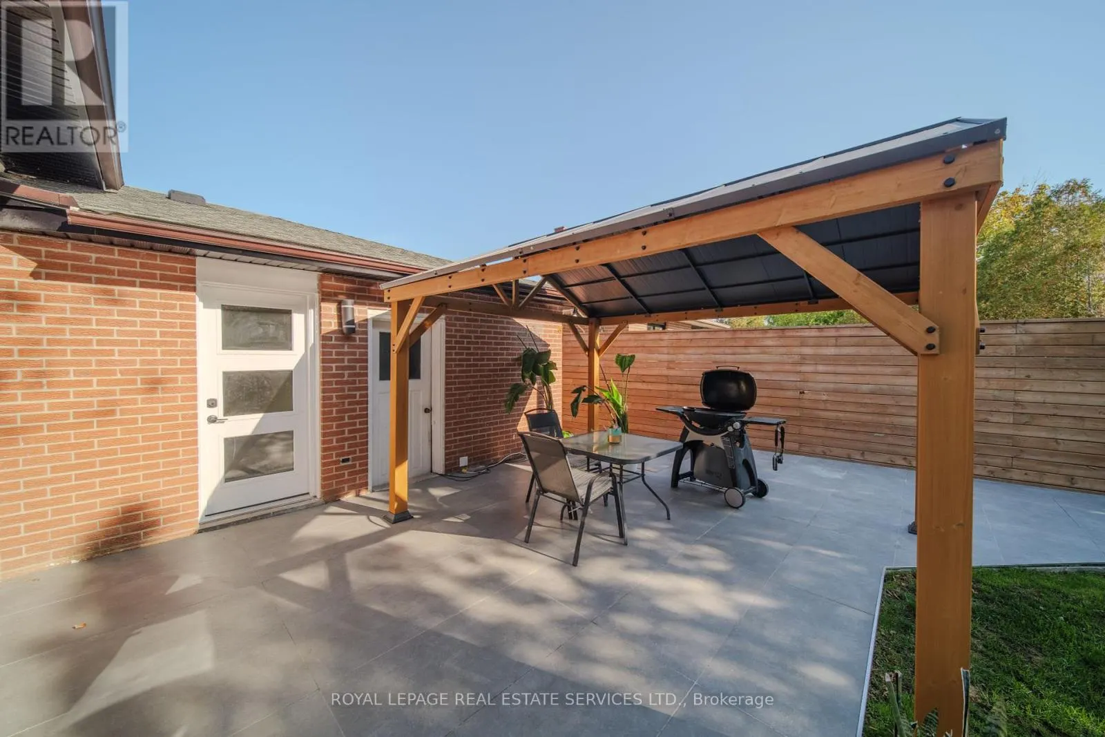 260 ORIOLE COURT