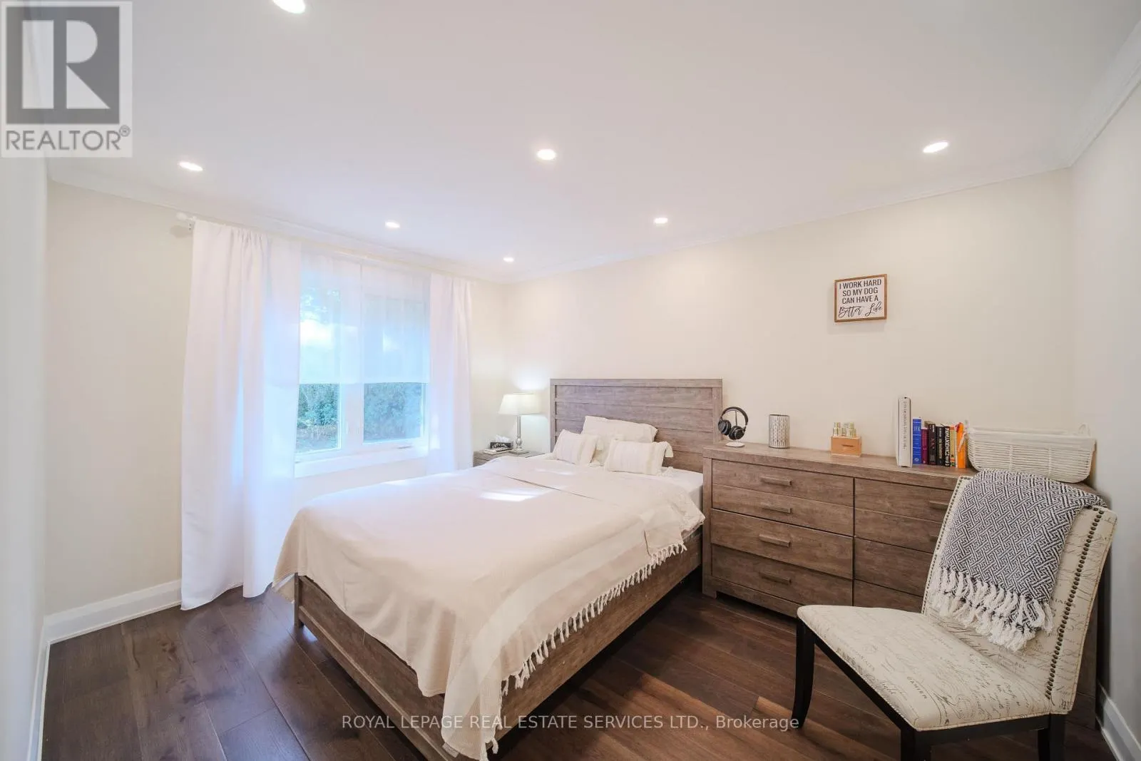 260 ORIOLE COURT