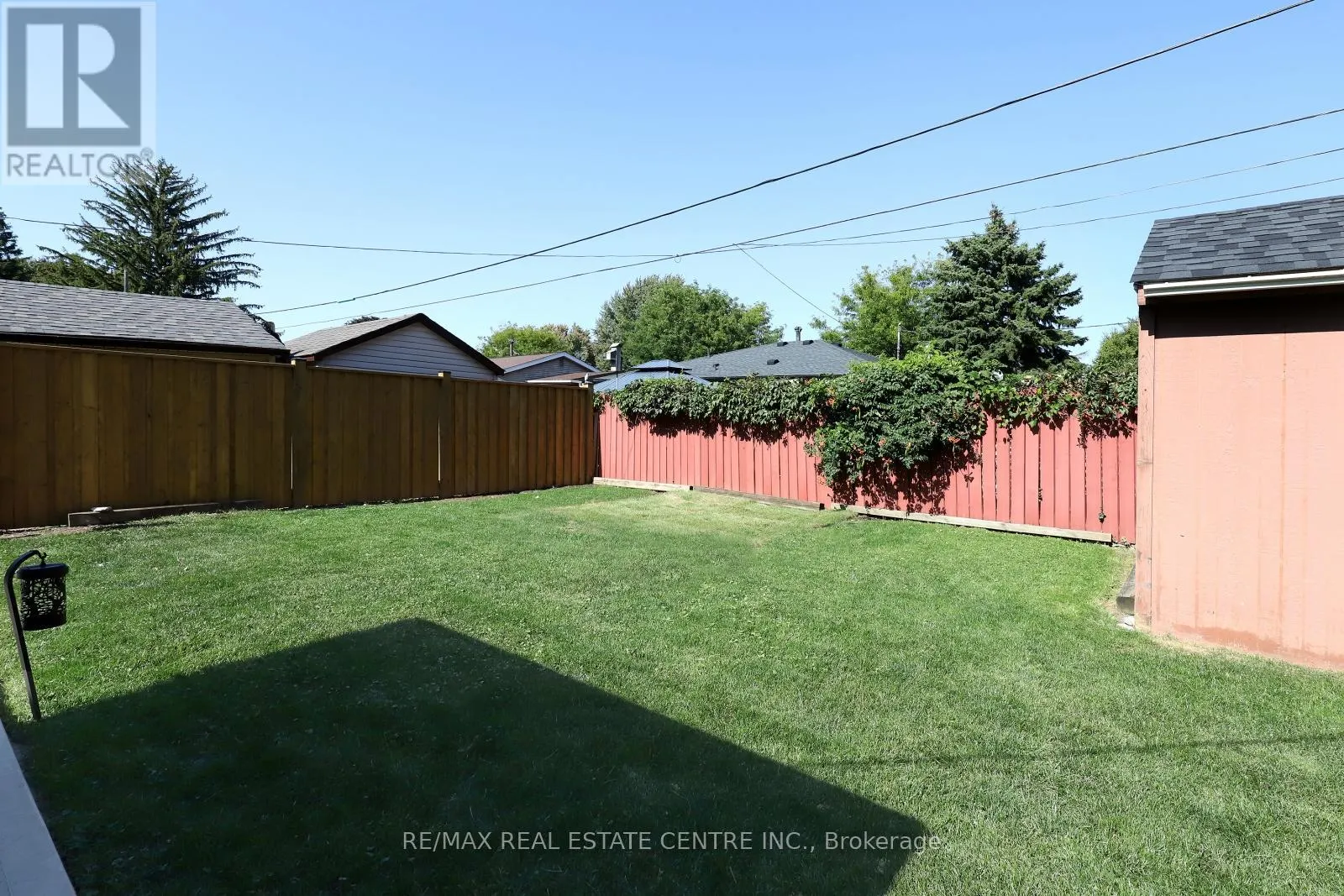 345 MAPLEWOOD CRESCENT