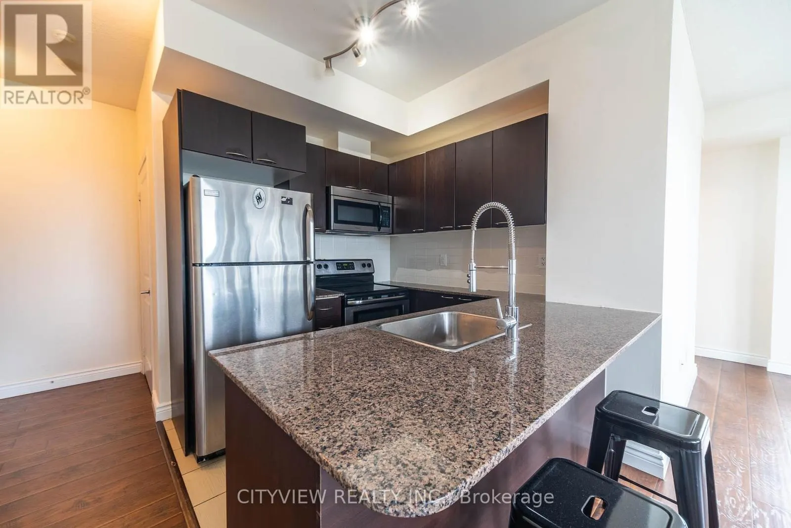 911 - 385 PRINCE OF WALES DRIVE