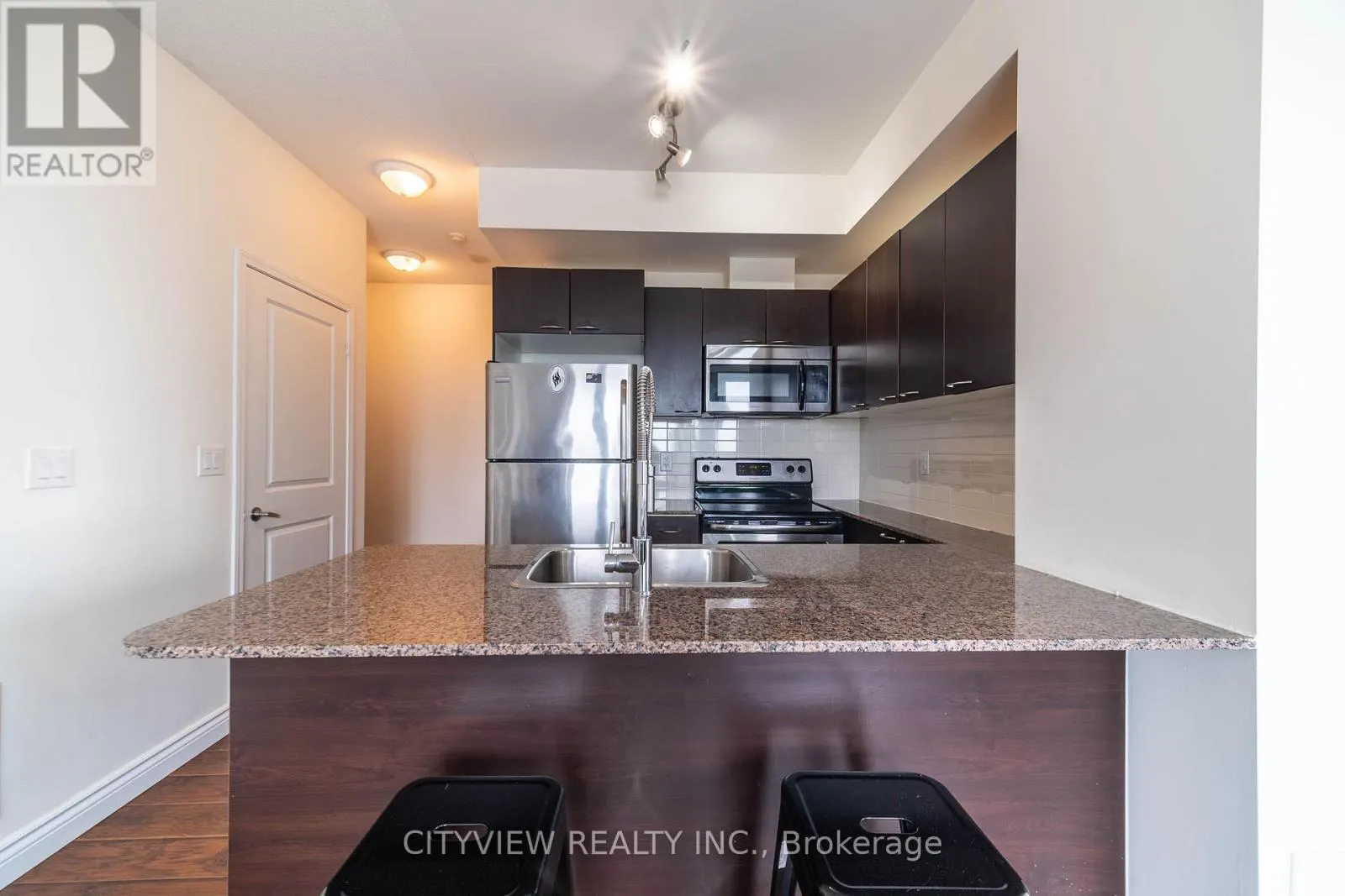911 - 385 PRINCE OF WALES DRIVE