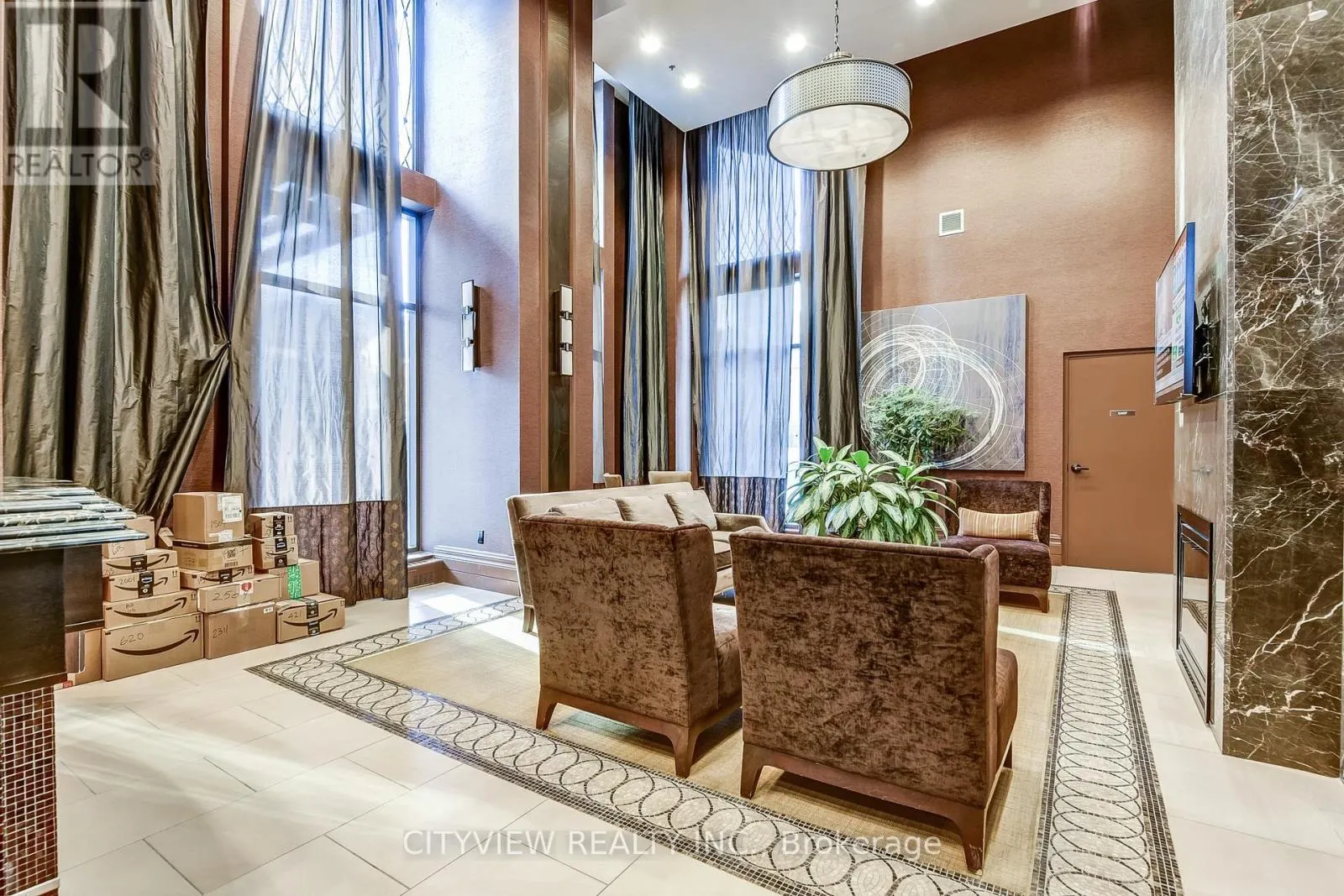 911 - 385 PRINCE OF WALES DRIVE