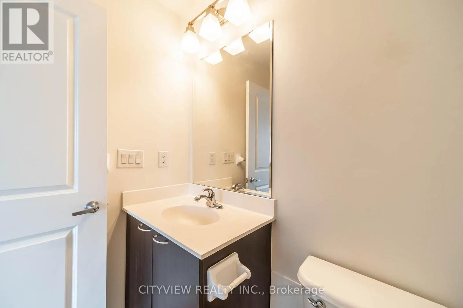 911 - 385 PRINCE OF WALES DRIVE
