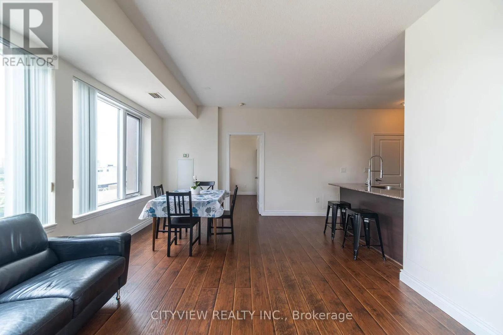 911 - 385 PRINCE OF WALES DRIVE