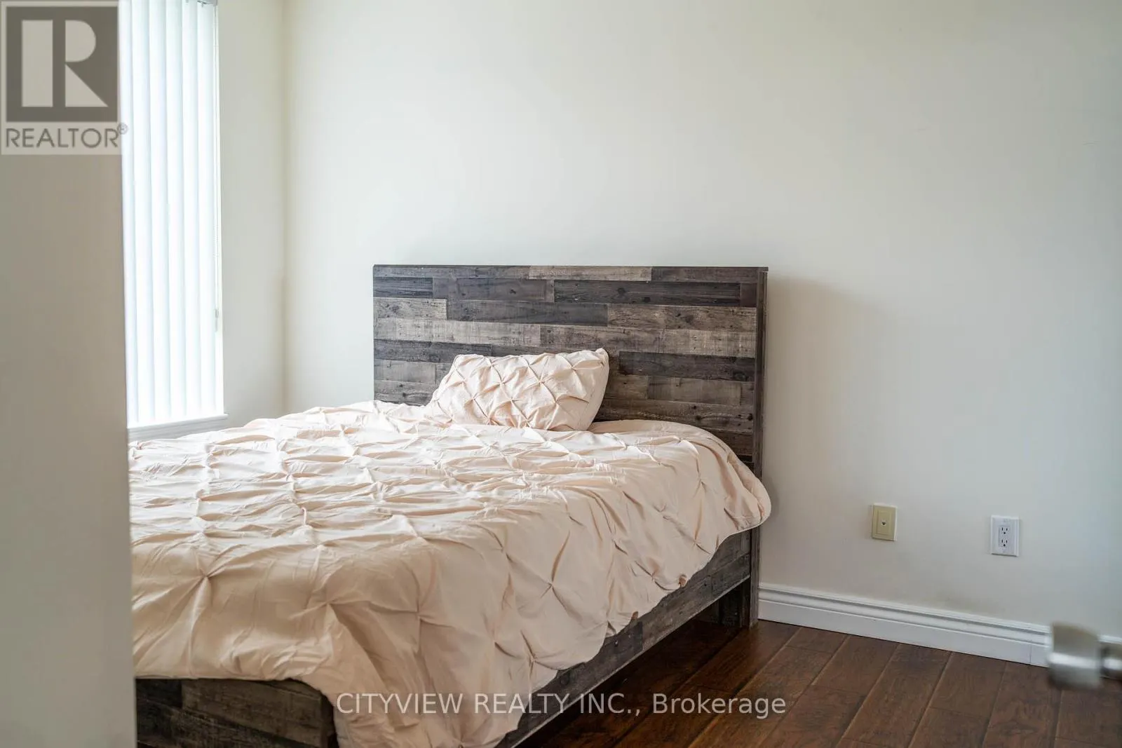 911 - 385 PRINCE OF WALES DRIVE