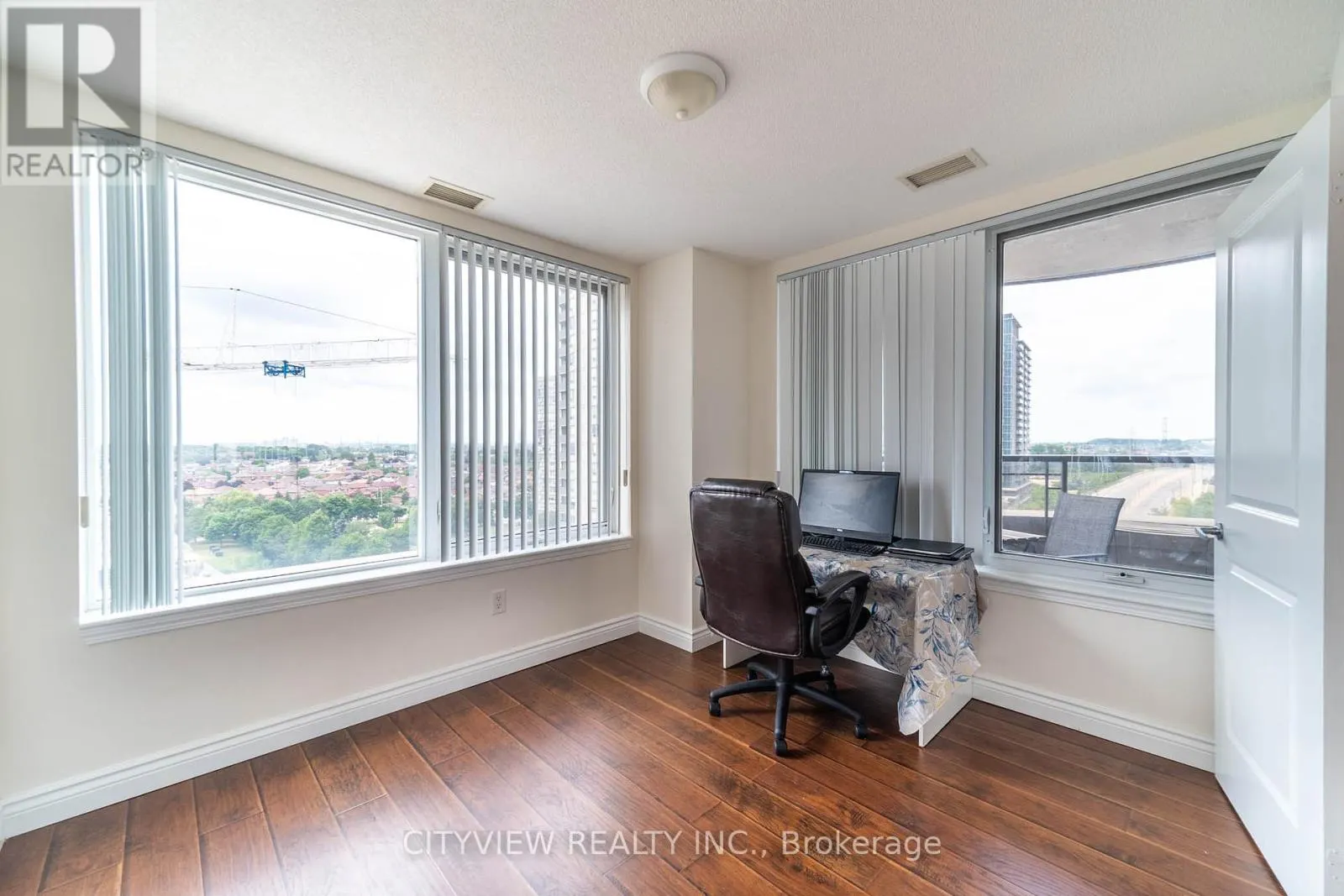 911 - 385 PRINCE OF WALES DRIVE
