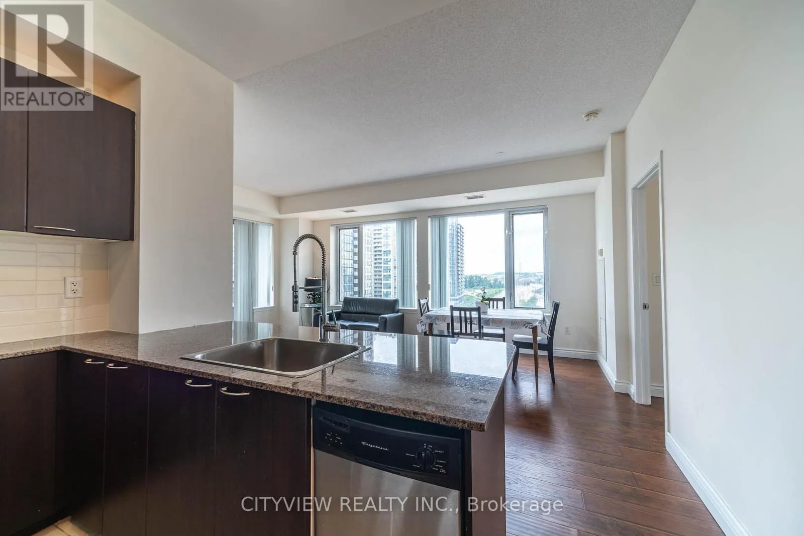 911 - 385 PRINCE OF WALES DRIVE