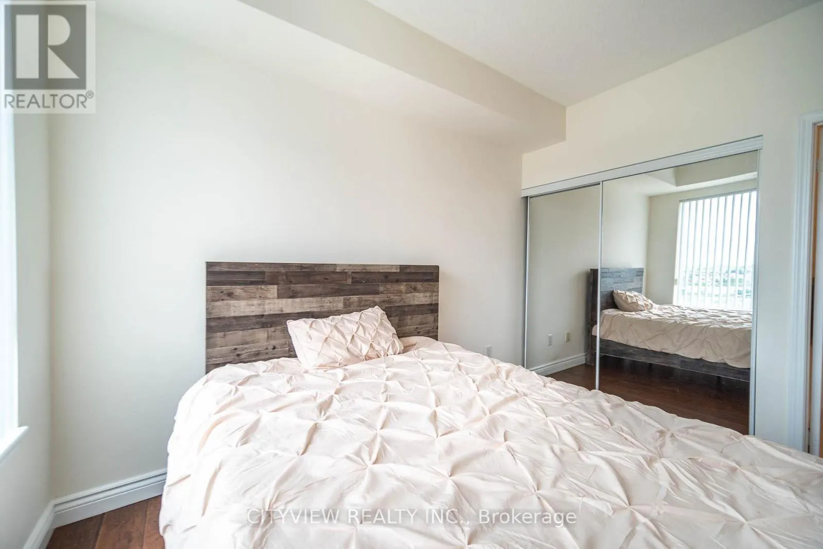 911 - 385 PRINCE OF WALES DRIVE