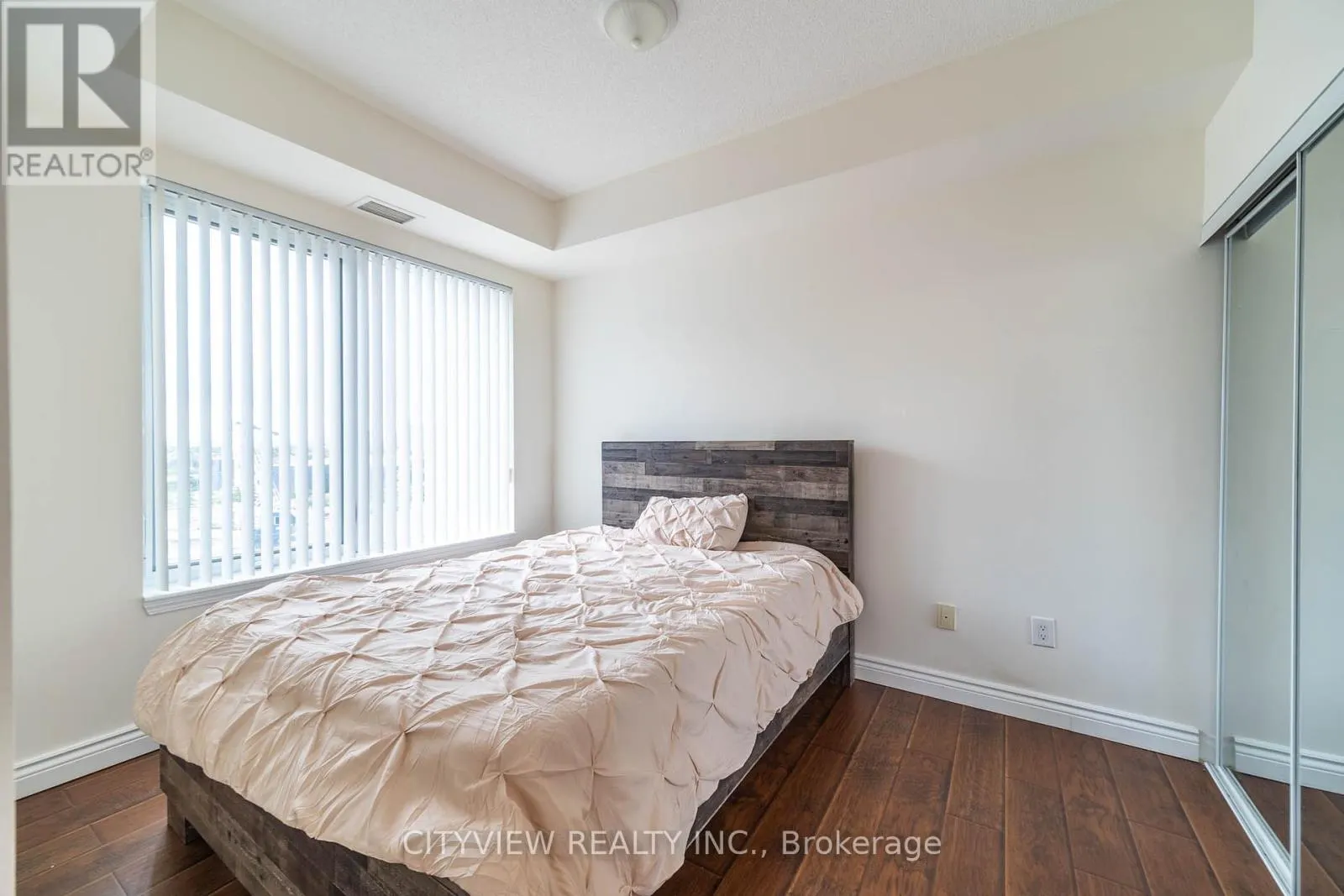 911 - 385 PRINCE OF WALES DRIVE
