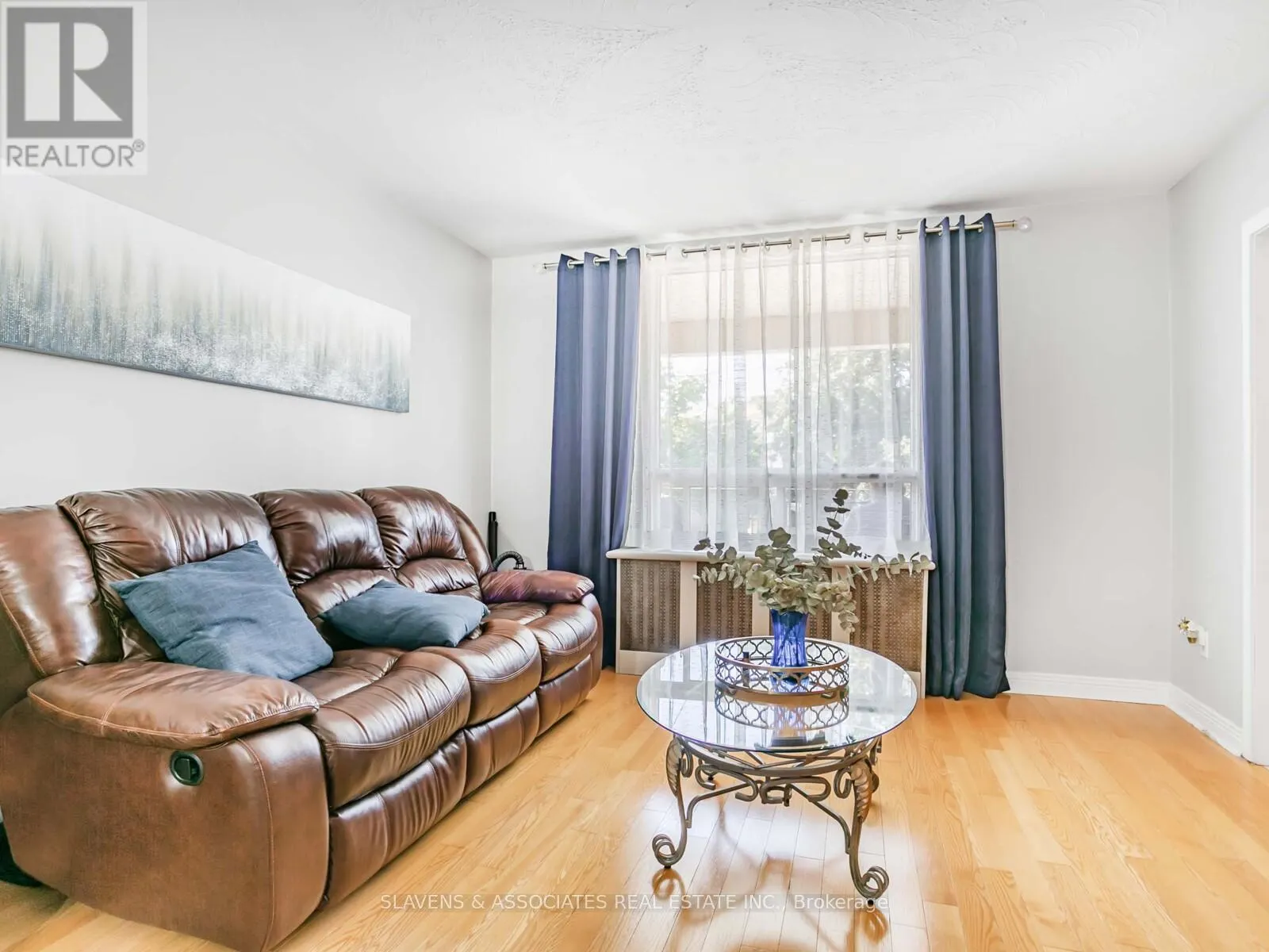 MAIN AND 2ND FLOOR - 213B BLACKTHORNE AVENUE