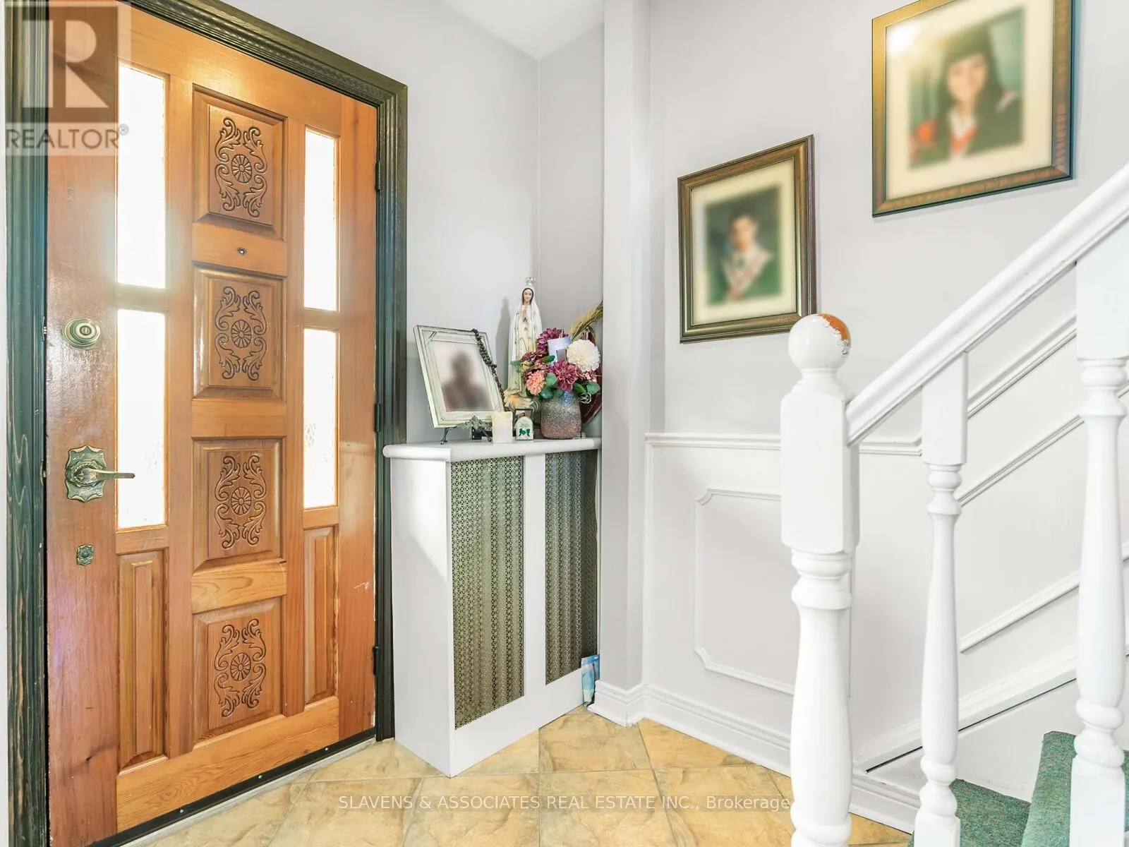 MAIN AND 2ND FLOOR - 213B BLACKTHORNE AVENUE