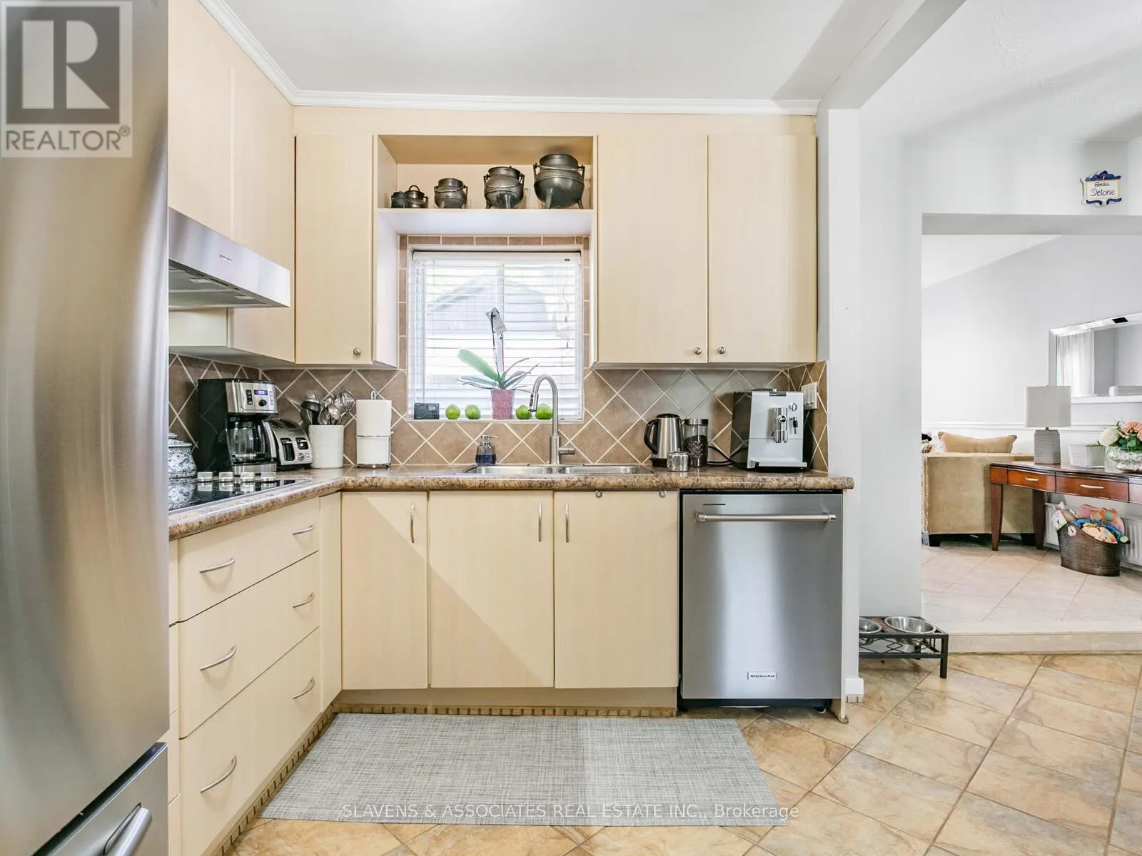 MAIN AND 2ND FLOOR - 213B BLACKTHORNE AVENUE