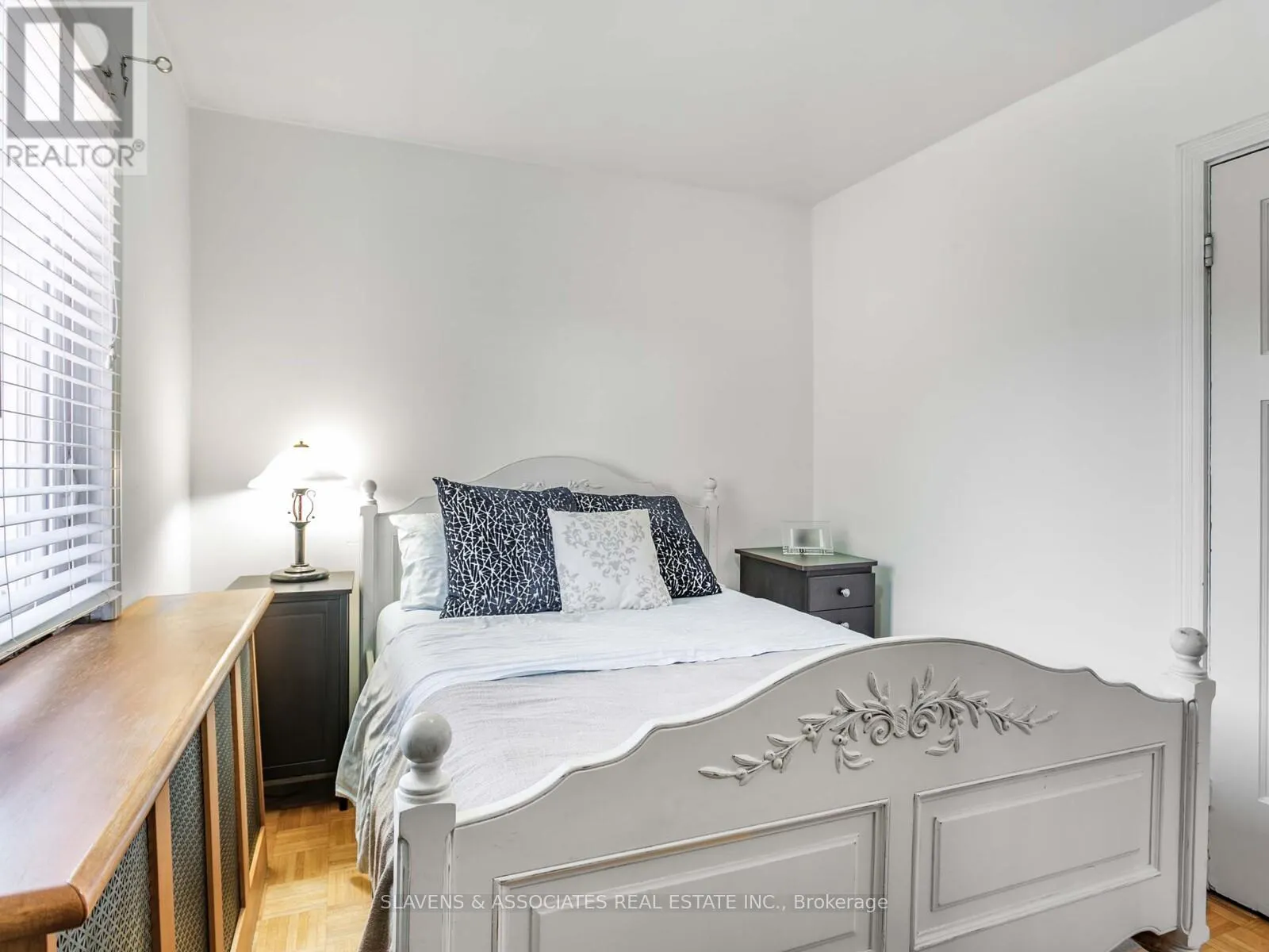 MAIN AND 2ND FLOOR - 213B BLACKTHORNE AVENUE