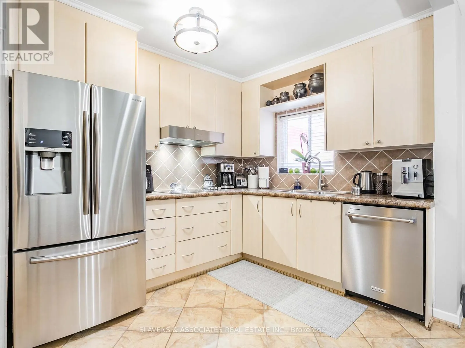 MAIN AND 2ND FLOOR - 213B BLACKTHORNE AVENUE