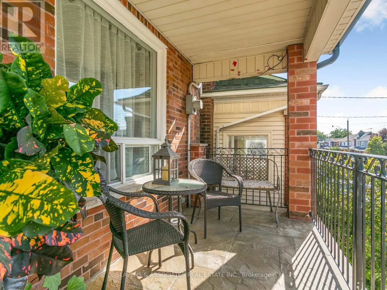 MAIN AND 2ND FLOOR - 213B BLACKTHORNE AVENUE