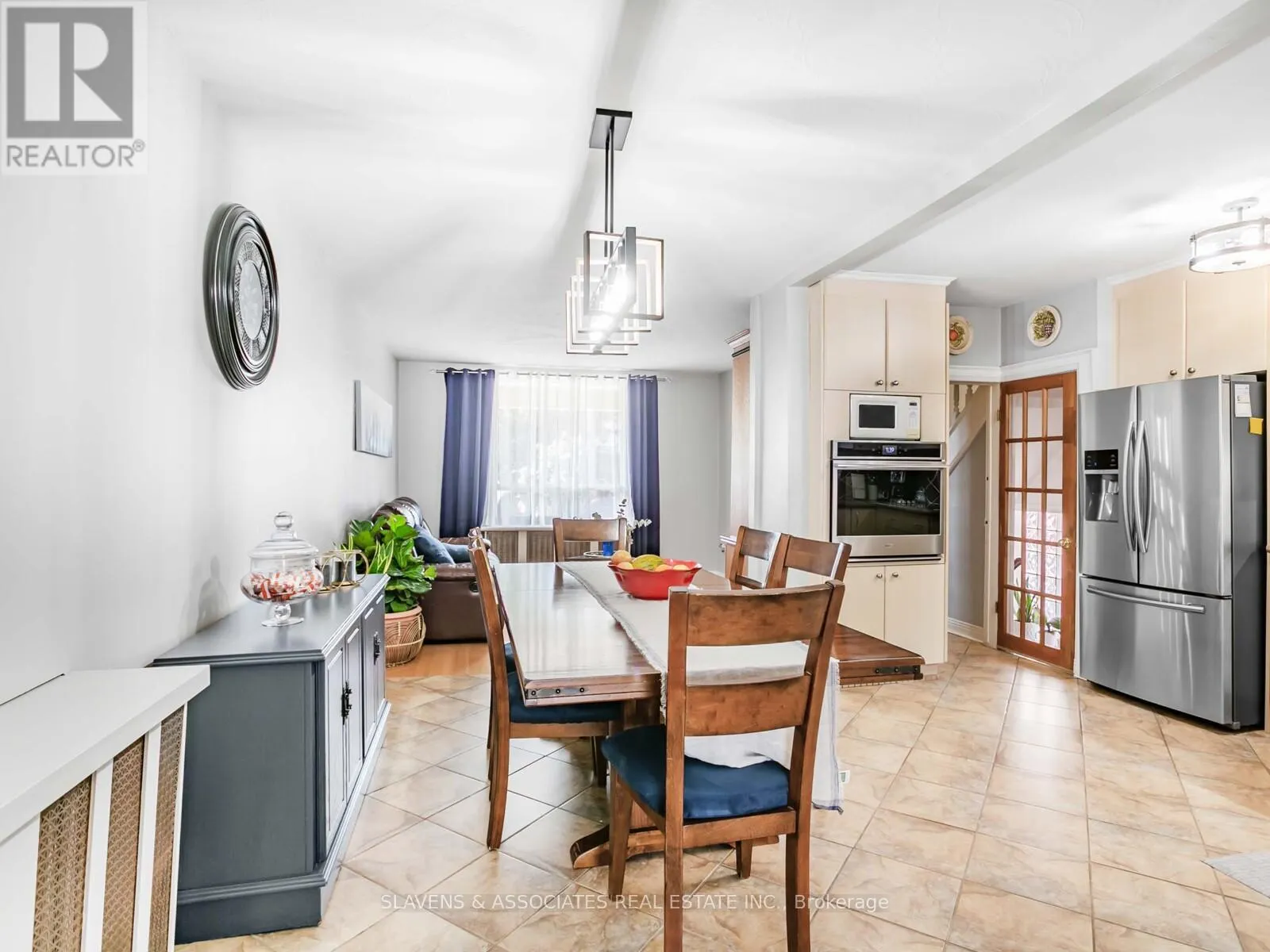 MAIN AND 2ND FLOOR - 213B BLACKTHORNE AVENUE
