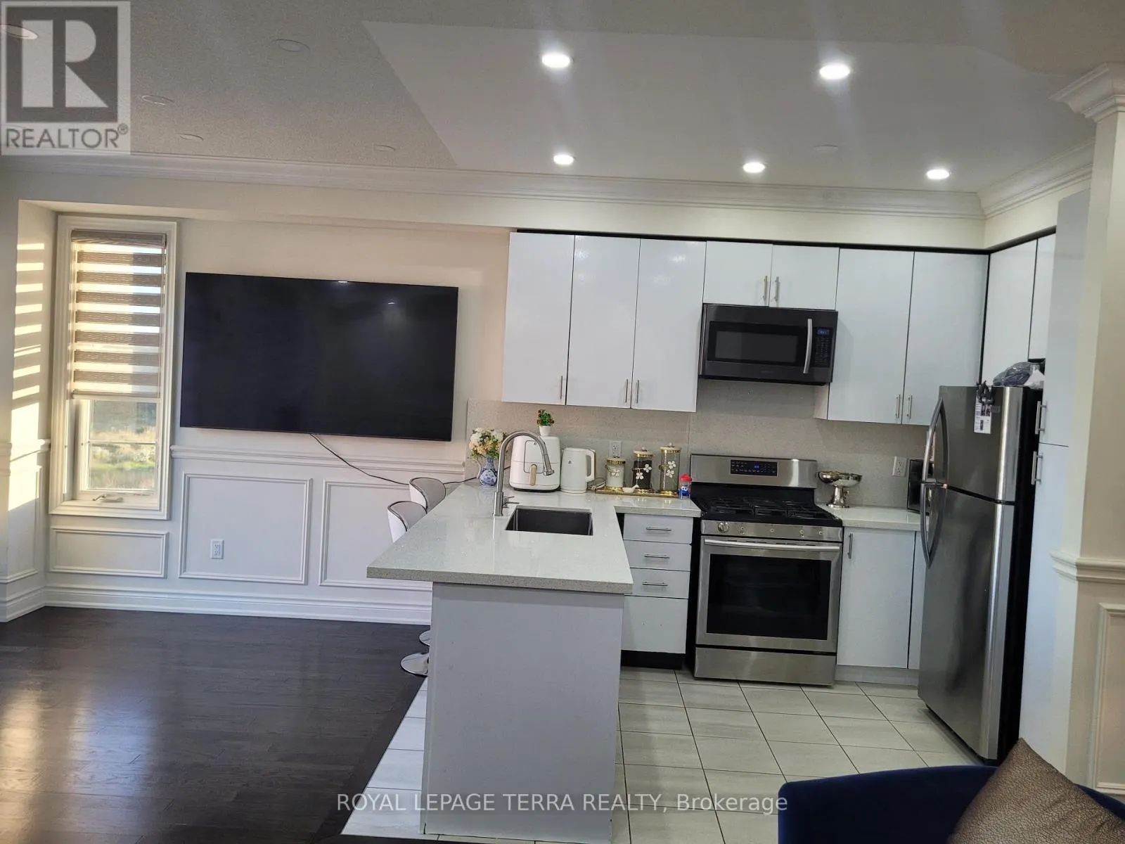 8694 FINANCIAL DRIVE