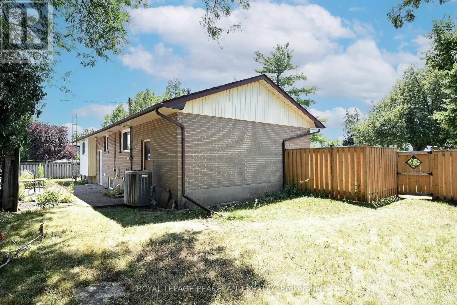 1223 REDBANK CRESCENT