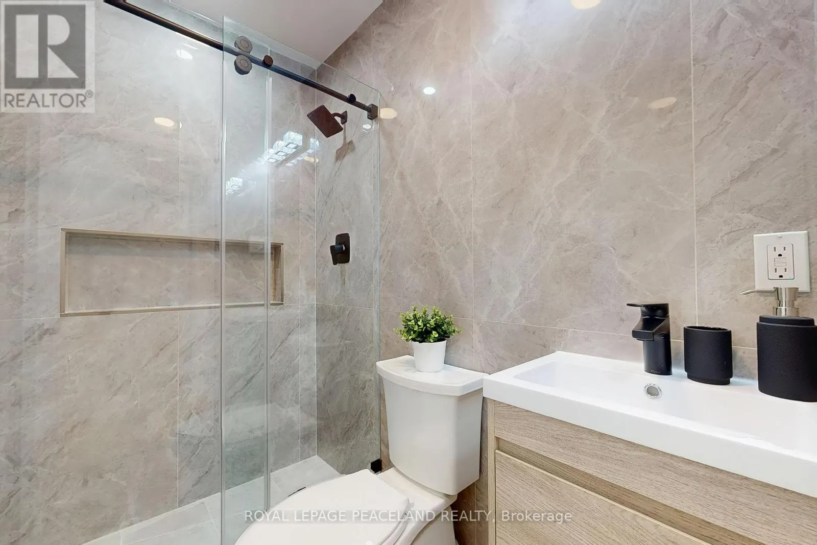 1223 REDBANK CRESCENT