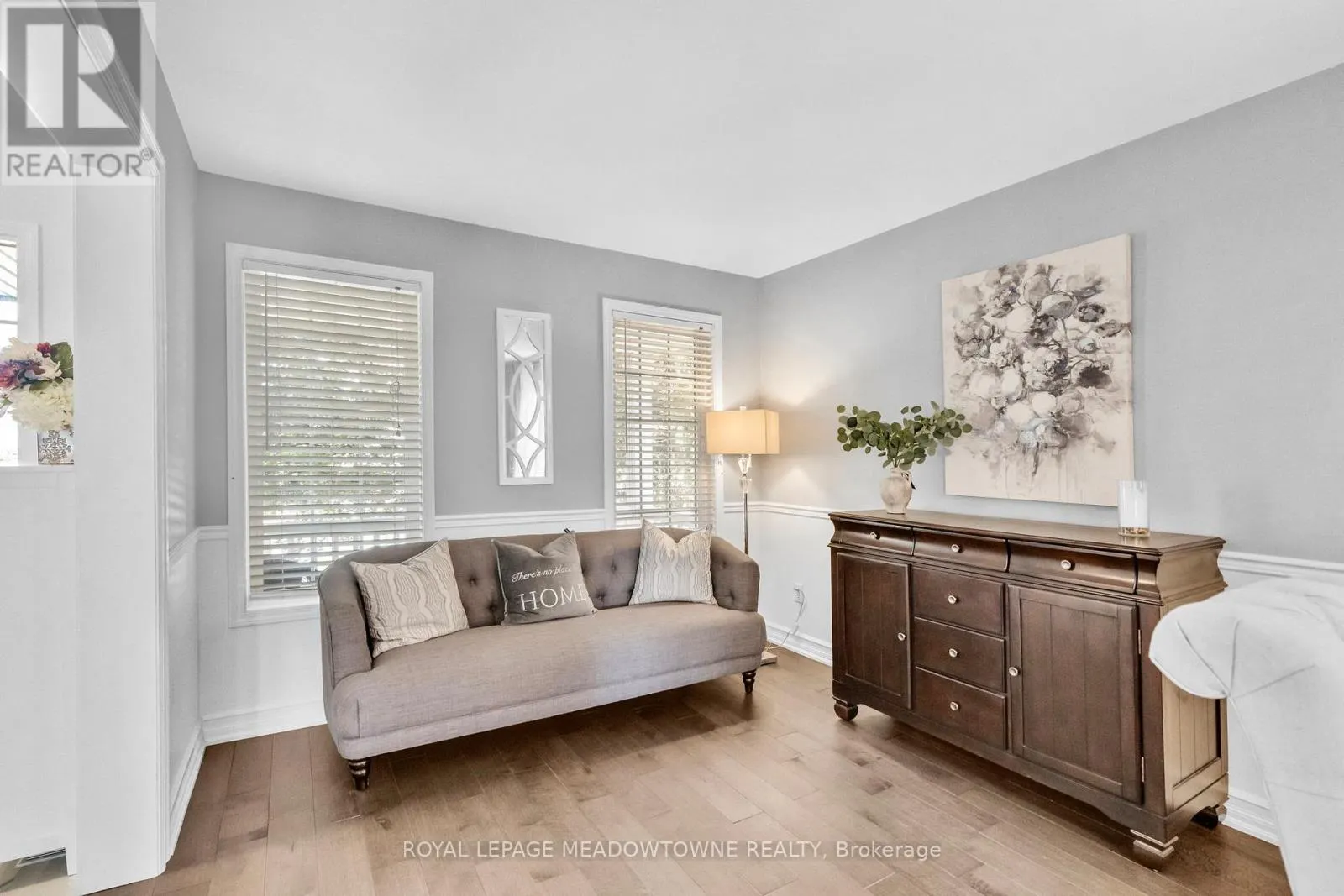 583 CAVERHILL CRESCENT
