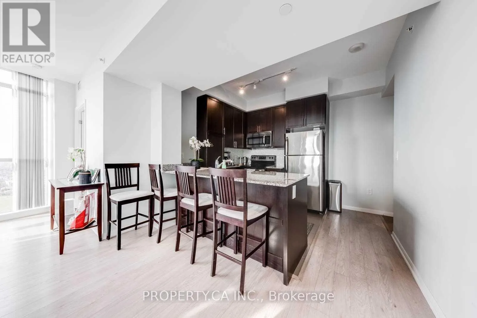 1914 - 800 LAWRENCE AVENUE W