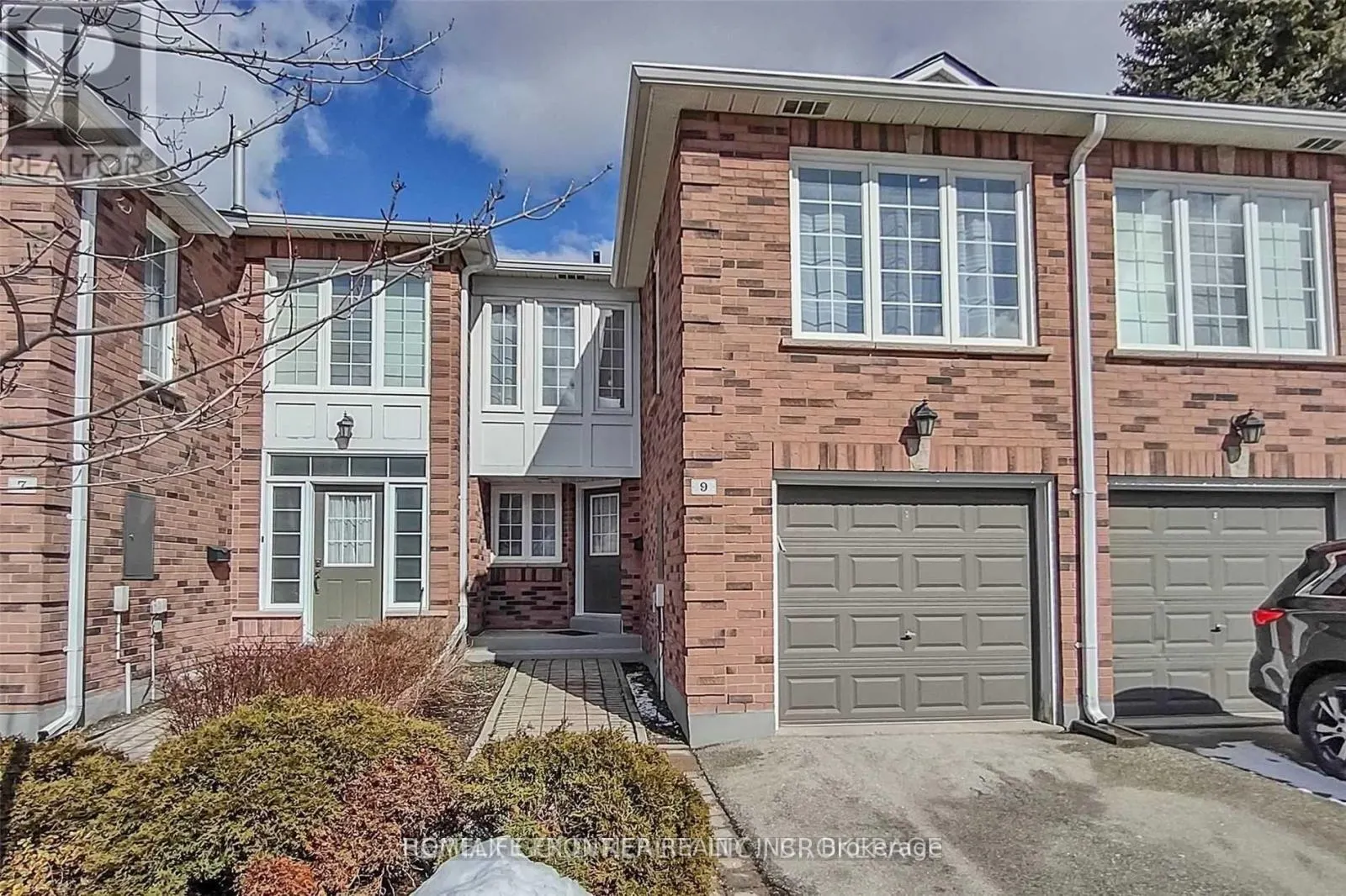 18 - 9 LANCEWOOD CRESCENT