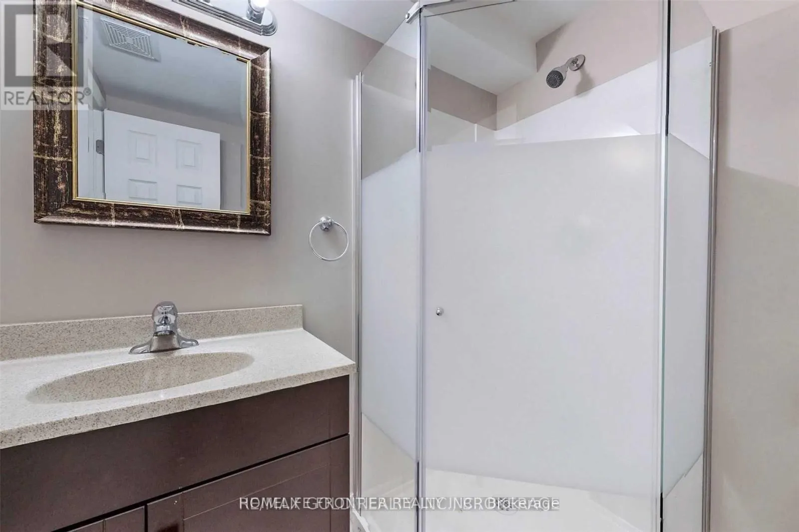 18 - 9 LANCEWOOD CRESCENT