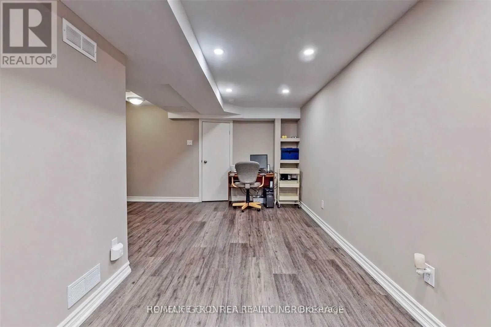 18 - 9 LANCEWOOD CRESCENT