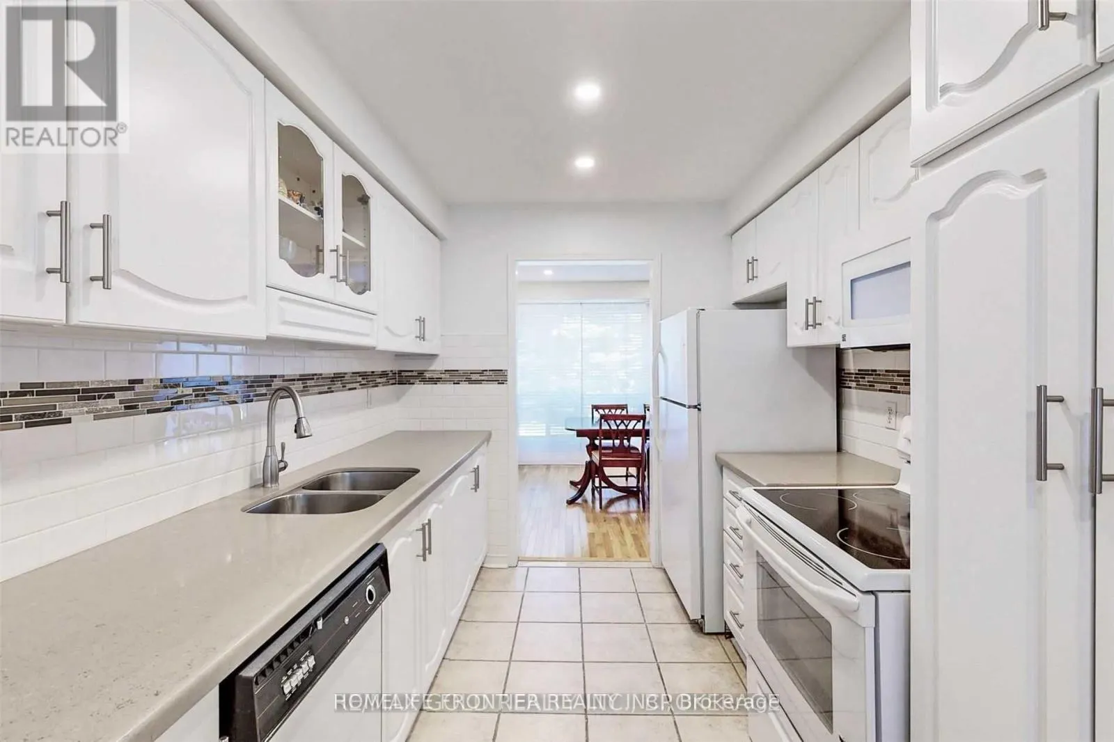 18 - 9 LANCEWOOD CRESCENT