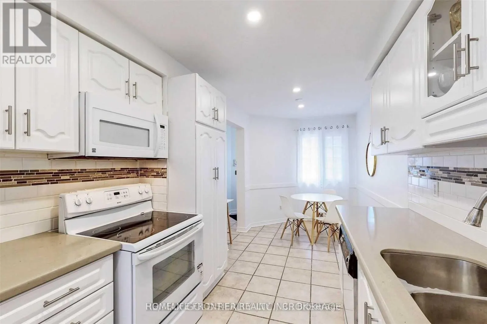 18 - 9 LANCEWOOD CRESCENT