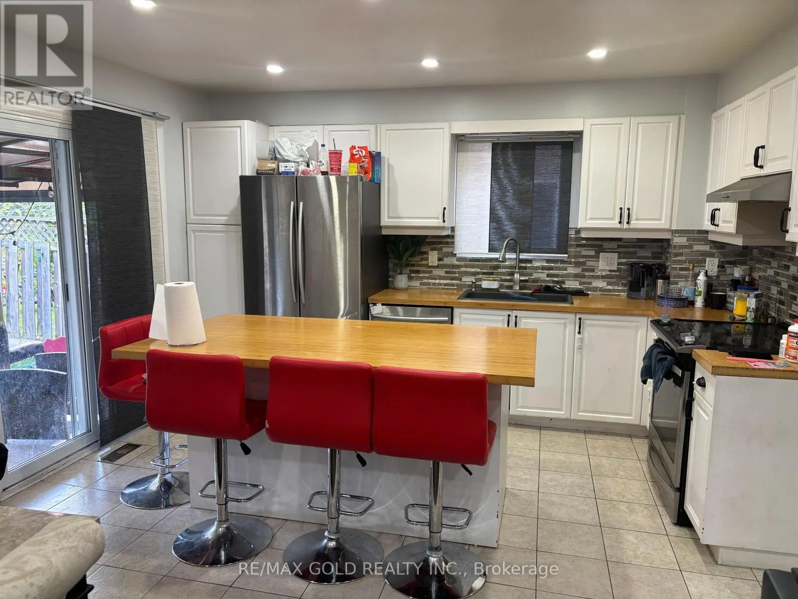 16 WILDERCROFT AVENUE
