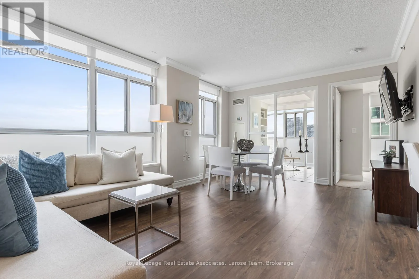 1108 - 3 MARINE PARADE DRIVE