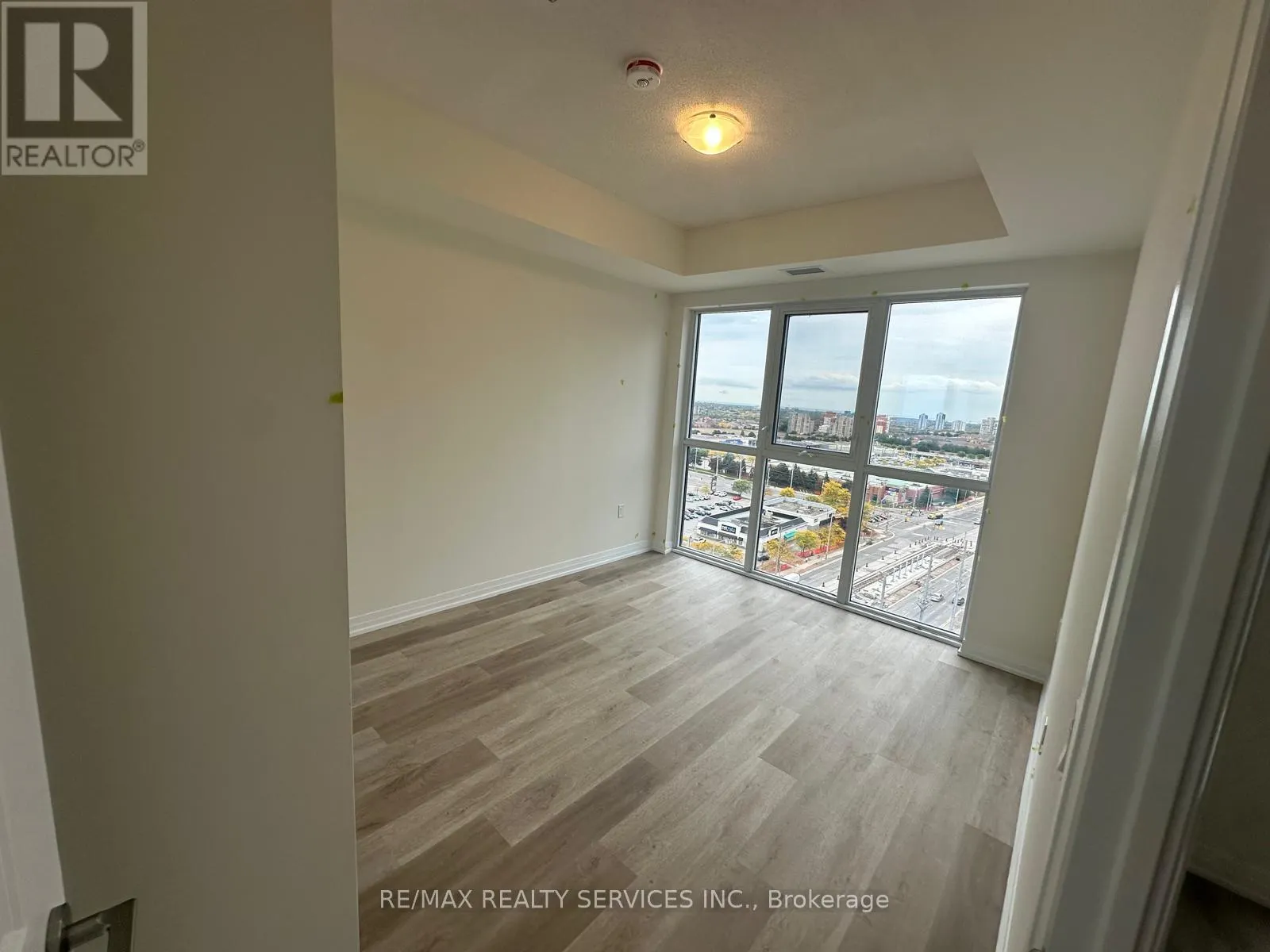 1302 - 15 WATERGARDEN DRIVE