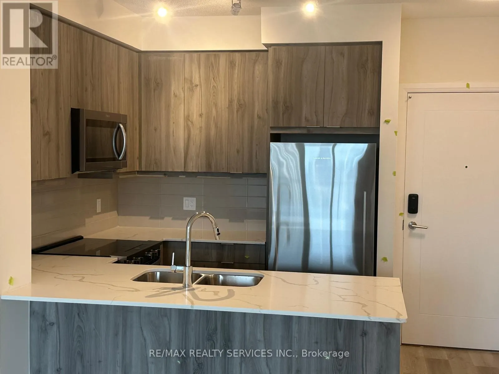 1302 - 15 WATERGARDEN DRIVE