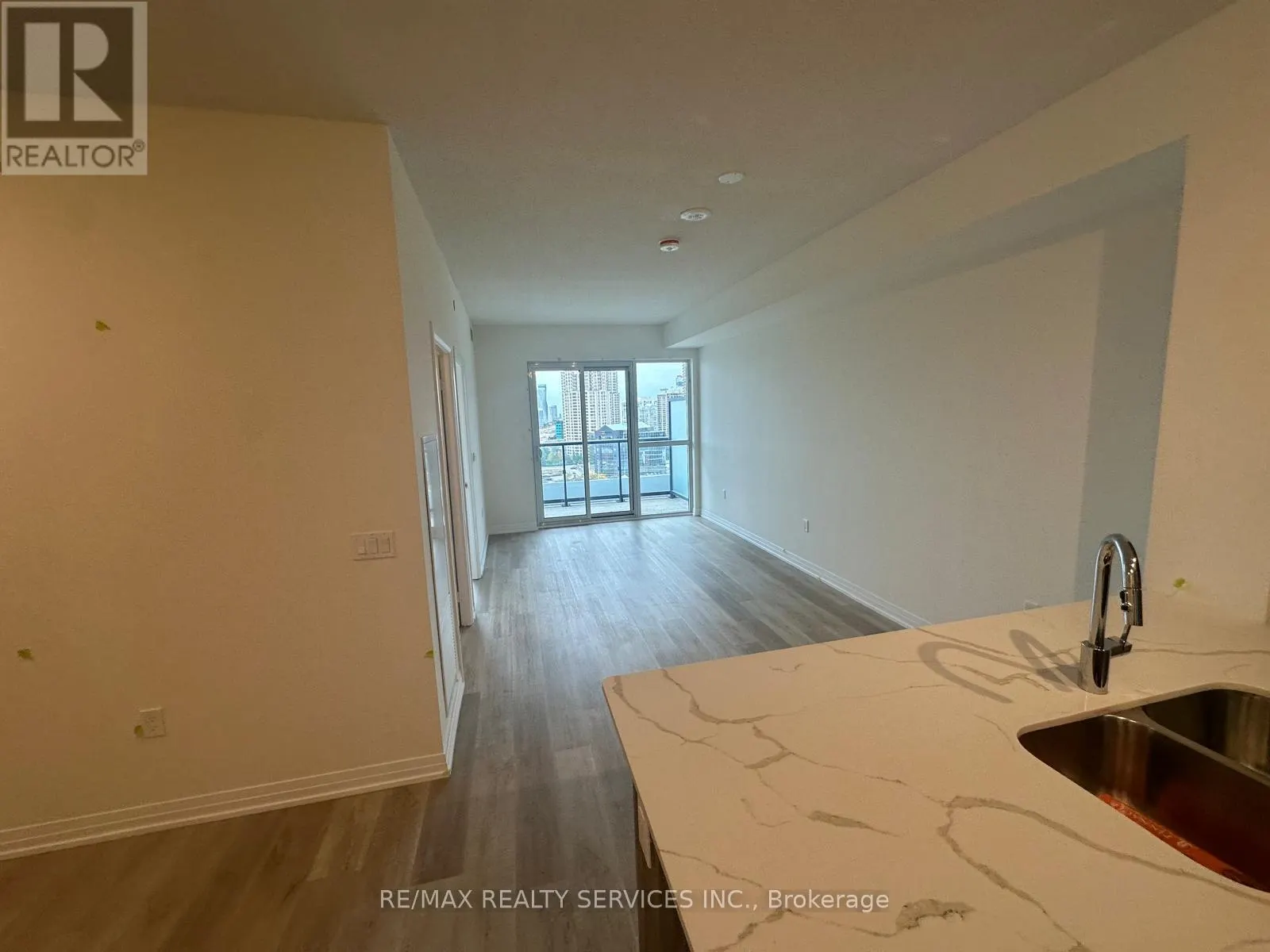 1302 - 15 WATERGARDEN DRIVE